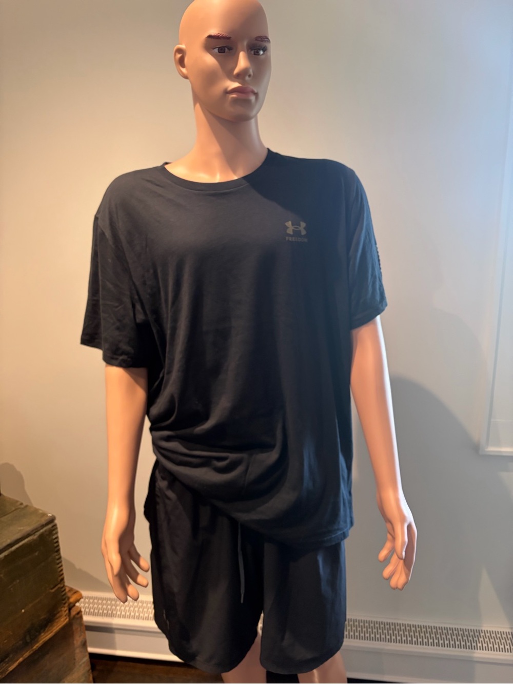 Under Armour Men’s Black Crew Neck Athletic T-Shirt